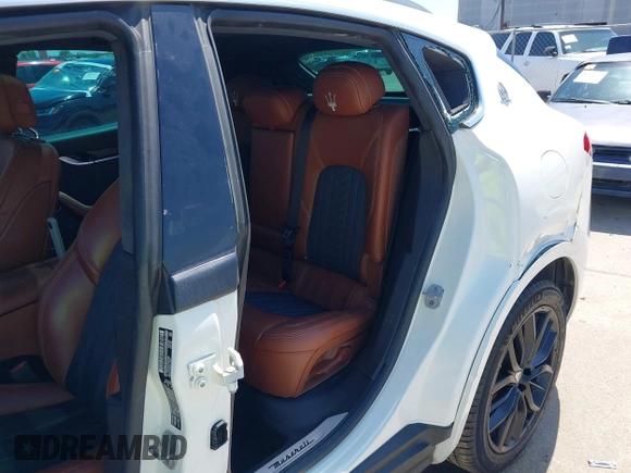 2019 Maserati Levante GranLusso z VIN ZN661XUL4KX319060, wystawiony jako IAAI lot #41823485 z przebiegiem 126 815 mil mil oraz . Historia ofert i sprzedaży dostępna na DreamBid. Obrazek 19.
