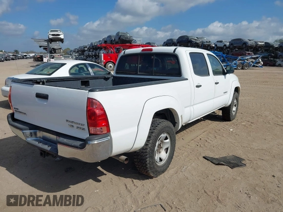 2005 Toyota Tacoma PreRunner with VIN 3TMKU72N65M001821, listed as a IAAI auction lot 41579911 with 301,297 mi miles. Bid and sale history available at carsss.com. Image 4.