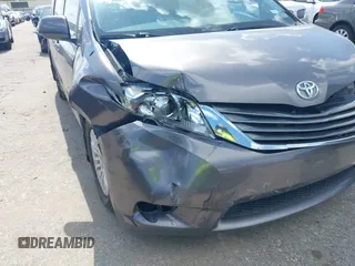 2014 Toyota Sienna XLE with VIN 5TDYK3DC0ES513076, listed as a IAAI auction lot 42724629 with 154,019 mi miles and . Bid and sale history available at DreamBid. Image 6.