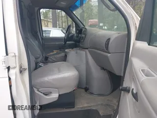 2001 Ford Econoline Cargo with VIN 1FTRE14261HA74696, listed as a IAAI auction lot 41915335 with 124,282 mi miles. Bid and sale history available at carsss.com. Image 5.