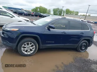 2014 Jeep Cherokee Altitude z VIN 1C4PJMCS4EW178143, wystawiony jako IAAI lot #42337462 z przebiegiem 240 796 mil mil oraz . Historia ofert i sprzedaży dostępna na DreamBid. Obrazek 13.