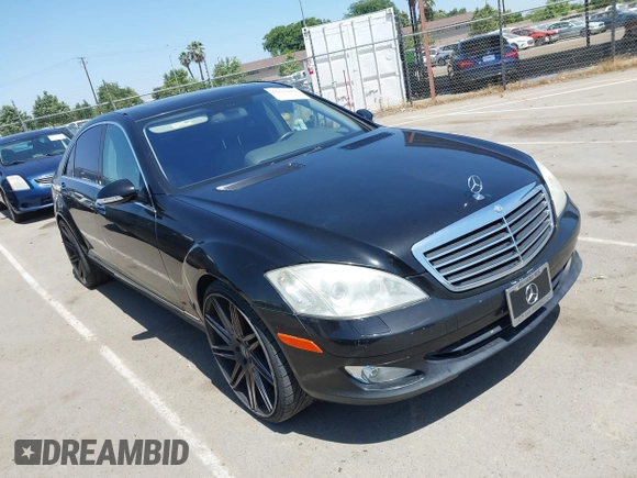 2007 Mercedes-Benz S 550 with VIN WDDNG71X07A040238, listed as a IAAI auction lot 42213229 with 297,635 mi miles and . Bid and sale history available at carsss.com. Image 1.