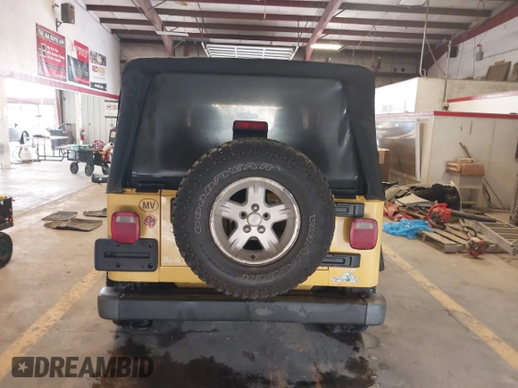 2005 Jeep Wrangler Unlimited with VIN 1J4FA44S95P373346, listed as a IAAI auction lot 41707821 with 175,865 mi miles. Bid and sale history available at carsss.com. Image 16.
