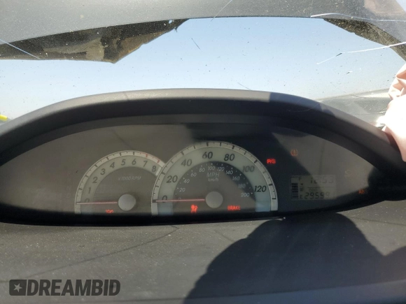 2008 Toyota Yaris z VIN JTDBT923381297038, wystawiony jako Copart lot #55093195 z przebiegiem 295 991 mil mil oraz Nie do naprawy • Non repairable. Historia ofert i sprzedaży dostępna na DreamBid. Obrazek 9.