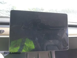2021 Tesla Model Y Long Range z VIN 5YJYGAEE3MF184396, wystawiony jako IAAI lot #42321116 z przebiegiem Nie podano mil oraz . Historia ofert i sprzedaży dostępna na DreamBid. Obrazek 7.
