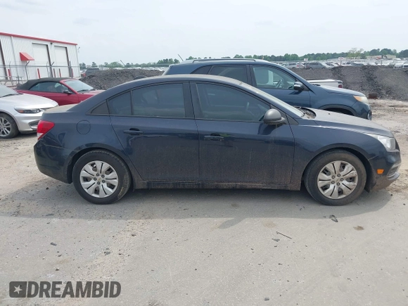 2015 Chevrolet Cruze LS z VIN 1G1PA5SH8F7164276, wystawiony jako IAAI lot #42067080 z przebiegiem 150 369 mil mil oraz . Historia ofert i sprzedaży dostępna na DreamBid. Obrazek 16.