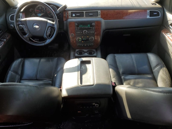 2010 Chevrolet Avalanche LT with VIN 3GNVKFE08AG174253, listed as a Copart auction lot 46571525 with 221,983 mi miles and Clean Title. Bid and sale history available at carsss.com. Image 8.