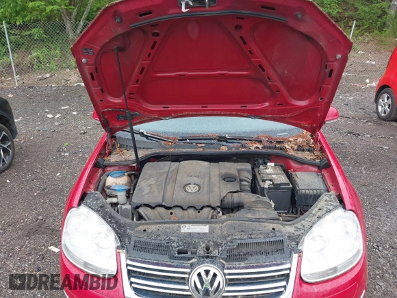 2010 Volkswagen Jetta Sedan Limited with VIN 3VWAX7AJ5AM145529, listed as a IAAI auction lot 42111201 with 156,307 mi miles. Bid and sale history available at carsss.com. Image 9.