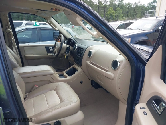 2005 Ford Expedition Eddie Bauer with VIN 1FMPU17555LB13549, listed as a IAAI auction lot 41869759 with 119,851 mi miles. Bid and sale history available at carsss.com. Image 5.