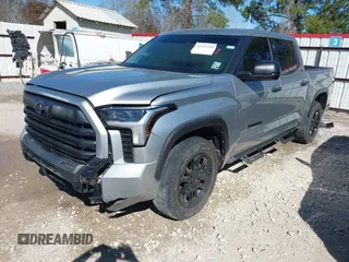 2022 Toyota Tundra 2WD SR5 with VIN 5TFLA5AB2NX012365, listed as a IAAI auction lot 41525349 with 1 mi miles. Bid and sale history available at carsss.com. Image 2.