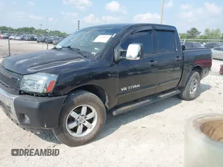 2011 Nissan Titan SL z VIN 1N6AA0EC8BN325356, wystawiony jako IAAI lot #42475121 z przebiegiem 278 631 mil mil oraz . Historia ofert i sprzedaży dostępna na DreamBid. Obrazek 17.