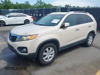 2011 Kia Sorento LX with VIN 5XYKT4A18BG076514, listed as a IAAI auction lot 41930933 with 186,783 mi miles. Bid and sale history available at carsss.com. Image 17.