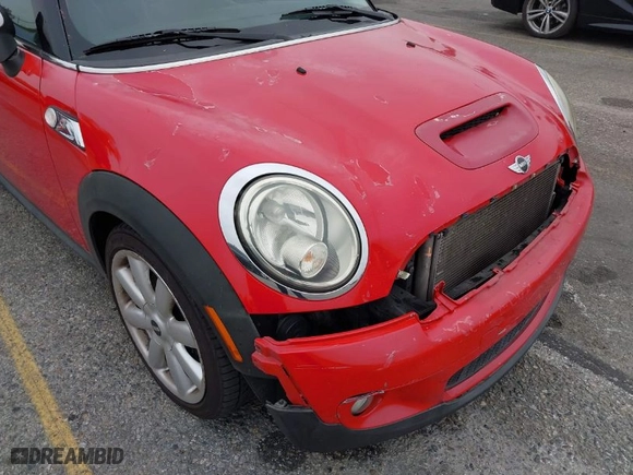 2009 MINI Cooper Hardtop S with VIN WMWMF73549TW87458, listed as a IAAI auction lot 42051759 with 135,309 mi miles. Bid and sale history available at carsss.com. Image 6.