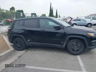 2018 Jeep Compass Sport z VIN 3C4NJCAB2JT250946, wystawiony jako IAAI lot #42444503 z przebiegiem 159 960 mil mil oraz . Historia ofert i sprzedaży dostępna na DreamBid. Obrazek 12.