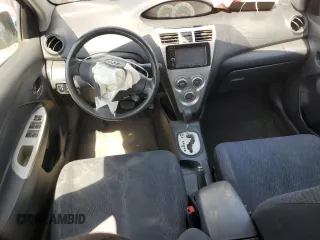 2008 Toyota Yaris z VIN JTDBT923381297038, wystawiony jako Copart lot #55093195 z przebiegiem 295 991 mil mil oraz Nie do naprawy • Non repairable. Historia ofert i sprzedaży dostępna na DreamBid. Obrazek 8.
