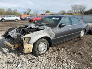 1999 Lincoln Town Car Executive z VIN 1LNHM81W0XY644873, wystawiony jako Copart lot #52865095 z przebiegiem Nie podano mil oraz Szkoda całkowita • Salvage title. Historia ofert i sprzedaży dostępna na DreamBid. Obrazek 1.