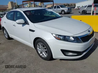 2013 Kia Optima LX z VIN 5XXGM4A75DG198651, wystawiony jako IAAI lot #42488883 z przebiegiem 142 334 mil mil oraz . Historia ofert i sprzedaży dostępna na DreamBid. Obrazek 1.