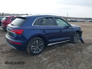 2021 Audi Q5 Premium Plus with VIN WA1BAAFY4M2051403, listed as a IAAI auction lot 40765677 with 30,496 mi miles. Bid and sale history available at carsss.com. Image 4.