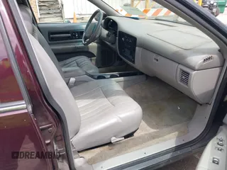 1995 Chevrolet Caprice z VIN 1G1BL52PXSR184877, wystawiony jako IAAI lot #42105547 z przebiegiem 109 845 mil mil oraz . Historia ofert i sprzedaży dostępna na DreamBid. Obrazek 5.