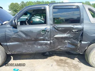2004 Chevrolet Avalanche Z71 with VIN 3GNEK12T74G166814, listed as a IAAI auction lot 39680983 with 147,172 mi miles and . Bid and sale history available at DreamBid. Image 6.