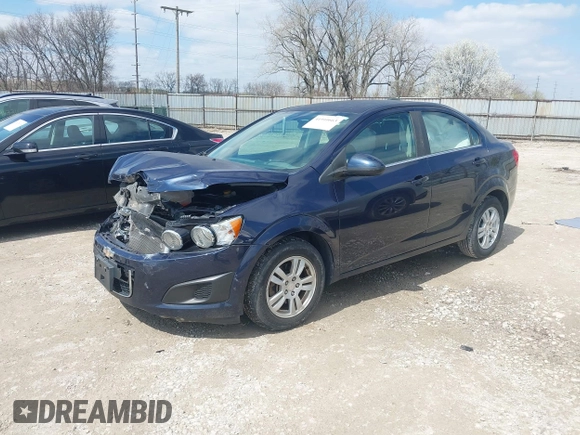 2016 Chevrolet Sonic LT z VIN 1G1JC5SB3G4101181, wystawiony jako IAAI lot #41910663 z przebiegiem 98 018 mil mil oraz . Historia ofert i sprzedaży dostępna na DreamBid. Obrazek 18.