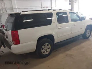 2013 GMC Yukon XL SLT with VIN 1GKS2KE70DR273126, listed as a IAAI auction lot 42147902 with 233,032 mi miles. Bid and sale history available at carsss.com. Image 4.