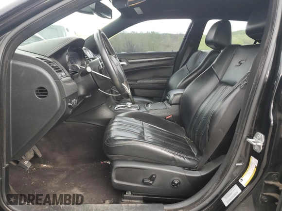 2016 Chrysler 300 S z VIN 2C3CCAGGXGH304802, wystawiony jako Copart lot #55856775 z przebiegiem 118 844 mil mil oraz Szkoda całkowita • Salvage title. Historia ofert i sprzedaży dostępna na DreamBid. Obrazek 7.
