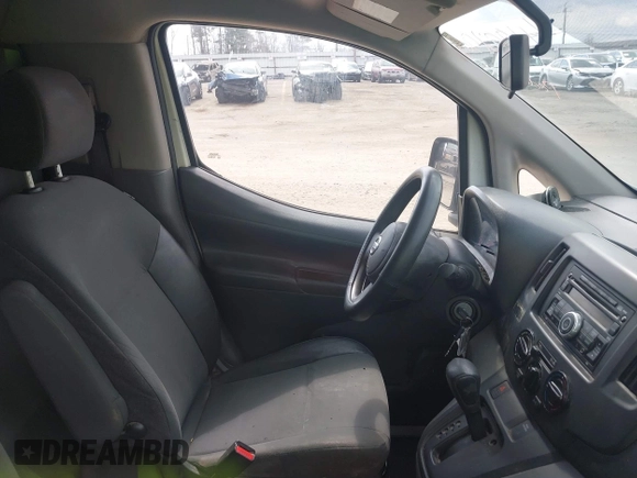 2014 Nissan NV200 S z VIN 3N6CM0KN8EK695903, wystawiony jako IAAI lot #41802909 z przebiegiem 249 813 mil mil oraz . Historia ofert i sprzedaży dostępna na DreamBid. Obrazek 5.