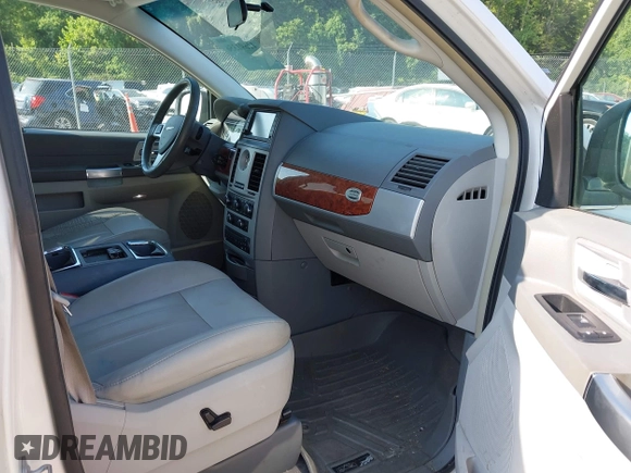 2008 Chrysler Town & Country Touring with VIN 2A8HR54P38R844492, listed as a IAAI auction lot 42691356 with 223,120 mi miles and . Bid and sale history available at DreamBid. Image 5.