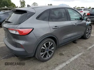 2021 Ford Escape SE z VIN 1FMCU0G64MUA20161, wystawiony jako Copart lot #53292395 z przebiegiem 35 276 mil mil oraz Szkoda całkowita • Salvage title. Historia ofert i sprzedaży dostępna na DreamBid. Obrazek 3.