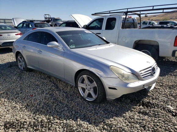 2006 Mercedes-Benz CLS-Class with VIN WDDDJ75X16A073061, listed as a Copart auction lot 75658154 with 107,689 mi miles and Salvage Title. Bid and sale history available at carsss.com. Image 4.