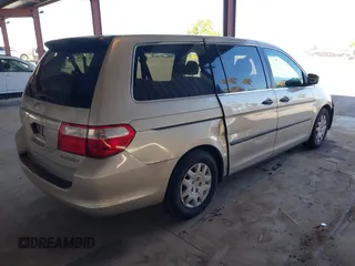 2005 Honda Odyssey LX with VIN 5FNRL38255B131729, listed as a IAAI auction lot 41880067 with 333,450 mi miles. Bid and sale history available at carsss.com. Image 4.