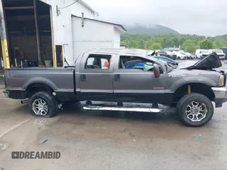 2004 Ford F-250 XL z VIN 1FTNW21P74EC39145, wystawiony jako IAAI lot #42263310 z przebiegiem 162 280 mil mil oraz . Historia ofert i sprzedaży dostępna na DreamBid. Obrazek 14.