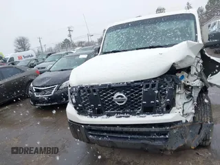 2018 Nissan NV Cargo S z VIN 1N6BF0KM1JN819141, wystawiony jako IAAI lot #41536219 z przebiegiem 176 575 mil mil oraz . Historia ofert i sprzedaży dostępna na DreamBid. Obrazek 12.