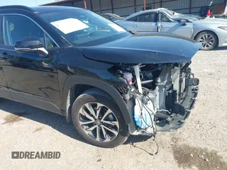 2024 Toyota Corolla Cross XLE z VIN 7MUDAAAG0RV080383, wystawiony jako IAAI lot #42032391 z przebiegiem 16 593 mil mil oraz . Historia ofert i sprzedaży dostępna na DreamBid. Obrazek 18.