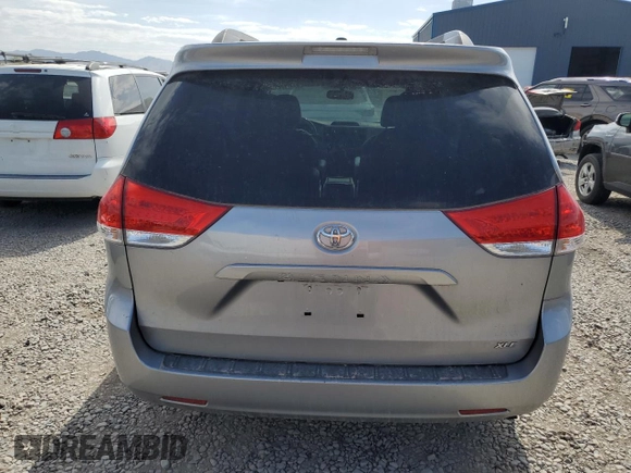 2012 Toyota Sienna XLE AAS z VIN 5TDYK3DC5CS251052, wystawiony jako Copart lot #63633905 z przebiegiem 204 013 mil mil oraz Czysty tytuł • Clean title. Historia ofert i sprzedaży dostępna na DreamBid. Obrazek 6.
