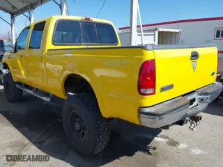 2005 Ford Super Duty F-250 XL with VIN 1FTSW21P65EA43184, listed as a IAAI auction lot 41643722 with 196,112 mi miles. Bid and sale history available at carsss.com. Image 3.