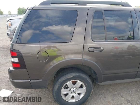2008 Ford Explorer XLT with VIN 1FMEU63E38UA19291, listed as a IAAI auction lot 42048959 with 227,212 mi miles. Bid and sale history available at carsss.com. Image 14.