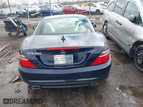 2014 Mercedes-Benz SLK 350 z VIN WDDPK5HA9EF065958, wystawiony jako IAAI lot #41474434 z przebiegiem 21 653 mil mil oraz . Historia ofert i sprzedaży dostępna na DreamBid. Obrazek 16.