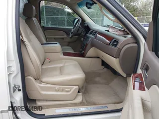 2014 Chevrolet Tahoe LTZ z VIN 1GNSCCE05ER101331, wystawiony jako IAAI lot #41793150 z przebiegiem 177 769 mil mil oraz . Historia ofert i sprzedaży dostępna na DreamBid. Obrazek 5.