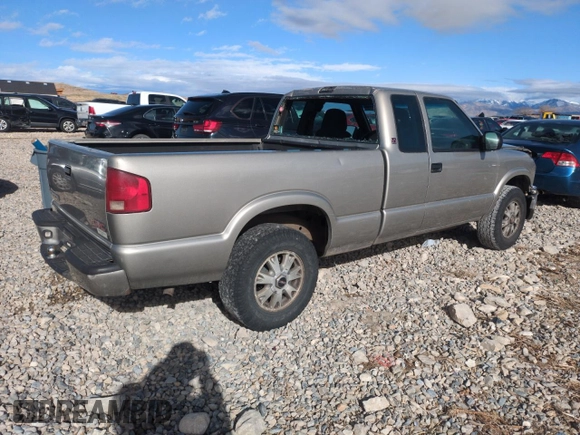 2003 GMC Sonoma SLS z VIN 1GTDT19X838102330, wystawiony jako Copart lot #44064695 z przebiegiem 165 227 mil mil oraz Szkoda całkowita • Salvage title. Historia ofert i sprzedaży dostępna na DreamBid. Obrazek 3.