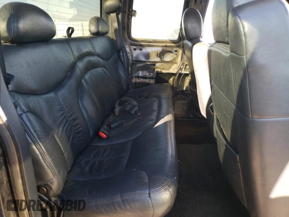 2001 GMC Sierra 1500 SLE z VIN 2GTEC19T811149861, wystawiony jako Copart lot #89205095 z przebiegiem 289 190 mil mil oraz Czysty tytuł • Clean title. Historia ofert i sprzedaży dostępna na DreamBid. Obrazek 10.