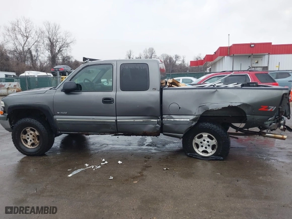 2000 Chevrolet Silverado 1500 LS with VIN 1GCEK19T6YE274790, listed as a IAAI auction lot 41560358 with 244,940 mi miles. Bid and sale history available at carsss.com. Image 13.