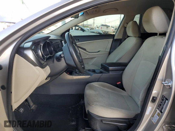 2013 Kia Optima LX z VIN 5XXGM4A74DG156035, wystawiony jako Copart lot #59358245 z przebiegiem 136 540 mil mil oraz Szkoda całkowita • Salvage title. Historia ofert i sprzedaży dostępna na DreamBid. Obrazek 7.