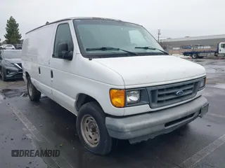2004 Ford Econoline Cargo with VIN 1FTRE14W44HA43969, listed as a IAAI auction lot 41488289 with 268,097 mi miles. Bid and sale history available at carsss.com. Image 1.