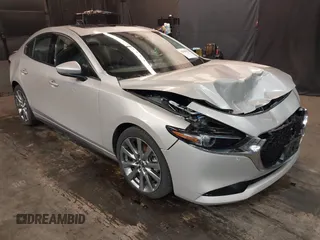 2022 Mazda 3 Premium z VIN 3MZBPBDLXNM311974, wystawiony jako IAAI lot #42048832 z przebiegiem 15 365 mil mil oraz . Historia ofert i sprzedaży dostępna na DreamBid. Obrazek 1.