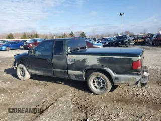 2001 GMC Sonoma SLS 1SG z VIN 1GTCS19W318247147, wystawiony jako Copart lot #83135464 z przebiegiem 292 056 mil mil oraz Szkody całkowita. Historia ofert i sprzedaży dostępna na DreamBid. Obrazek 2.