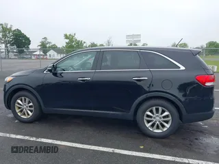 2018 Kia Sorento LX z VIN 5XYPG4A37JG412910, wystawiony jako IAAI lot #42466741 z przebiegiem 170 131 mil mil oraz . Historia ofert i sprzedaży dostępna na DreamBid. Obrazek 14.