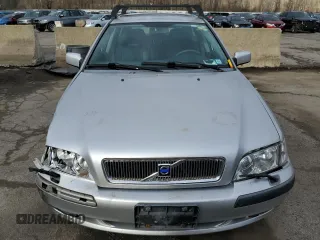 2001 Volvo V40 z VIN YV1VW29581F738166, wystawiony jako Copart lot #86166264 z przebiegiem 83 518 mil mil oraz Tytuł czysty. Historia ofert i sprzedaży dostępna na DreamBid. Obrazek 5.