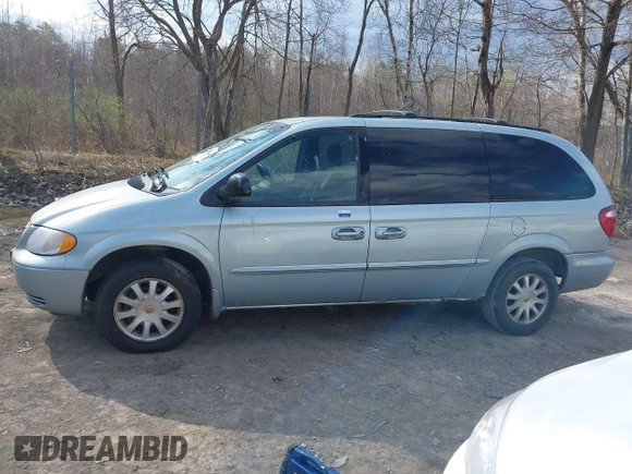 2002 Chrysler Town & Country LX with VIN 2C4GP44372R576005, listed as a IAAI auction lot 42092478 with 165,018 mi miles. Bid and sale history available at carsss.com. Image 14.